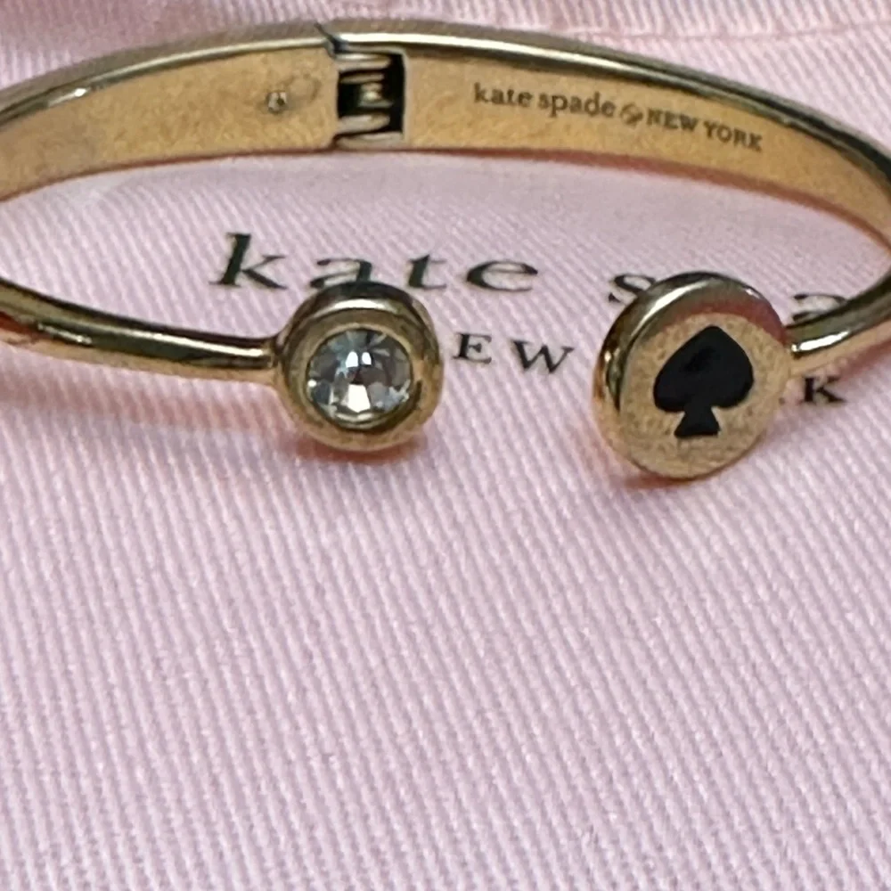 Kate Spade gold bracelet with back hinge! - Picture 6 of 6